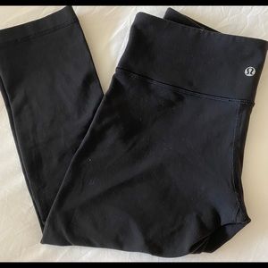 LuLu Lemon Black Capri Leggings womens size 8